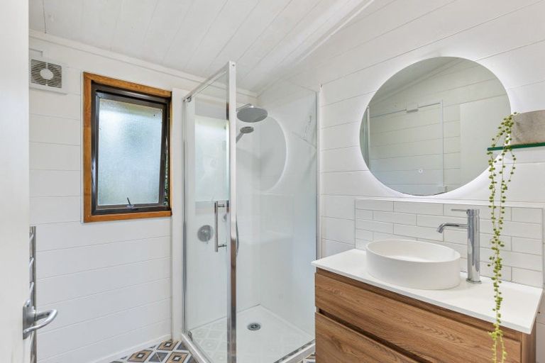 Photo of property in 13 Lindaver Grove, Merrilands, New Plymouth, 4312