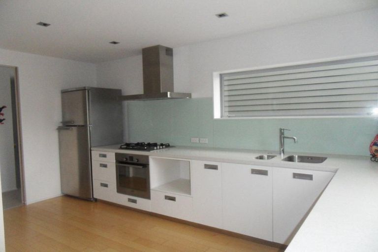 Photo of property in 1/16 Oriental Terrace, Oriental Bay, Wellington, 6011