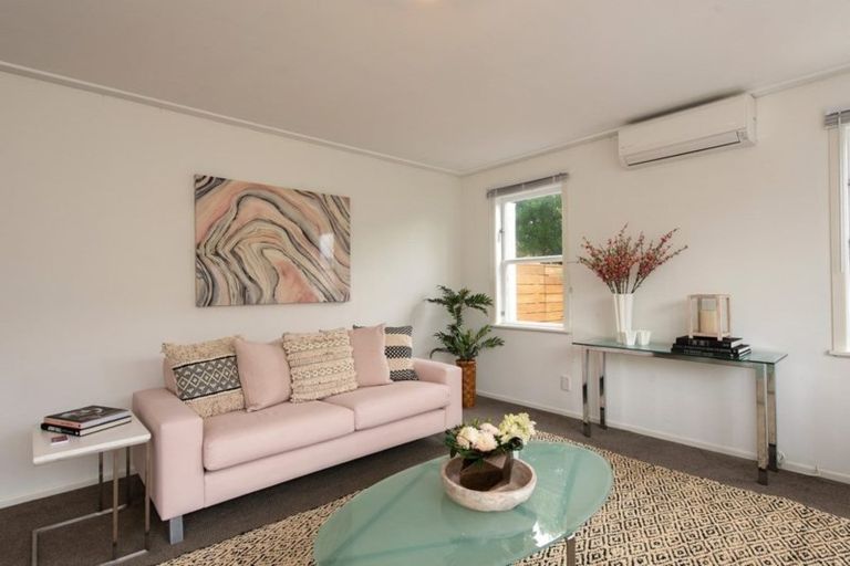 Photo of property in 186a Queens Drive, Lyall Bay, Wellington, 6022