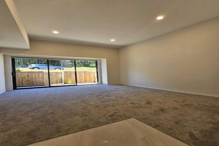 Photo of property in 11 Seymour Road, Sunnyvale, Auckland, 0612