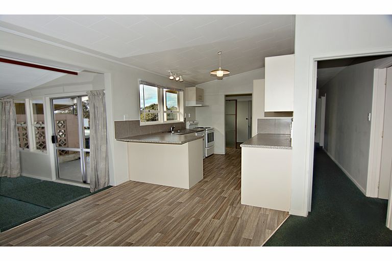 Photo of property in 53 Sandspit Road, Waiuku, 2123