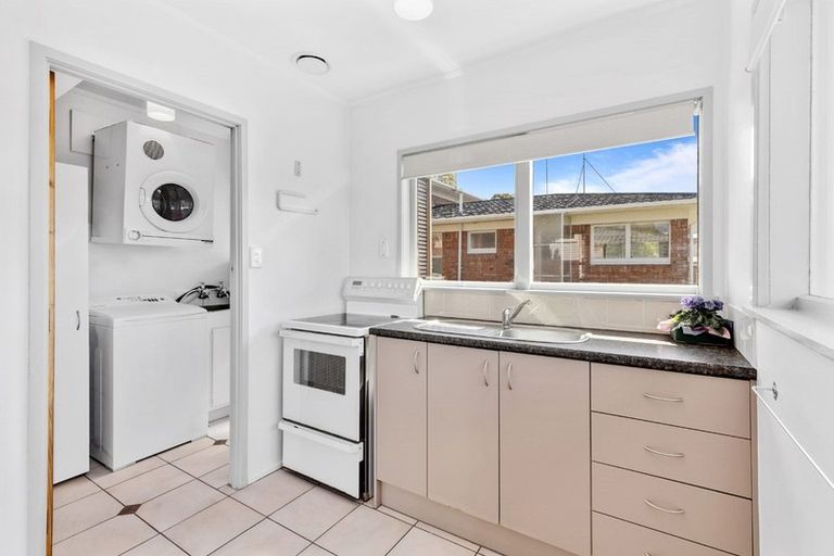 Photo of property in 2/21 Seaview Road, Glenfield, Auckland, 0629