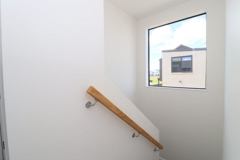 Photo of property in 18 Yellow Pear Lane, Karaka, Papakura, 2113