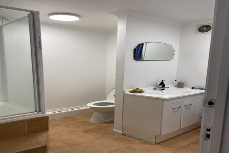 Photo of property in 53a Onedin Place, Titirangi, Auckland, 0604