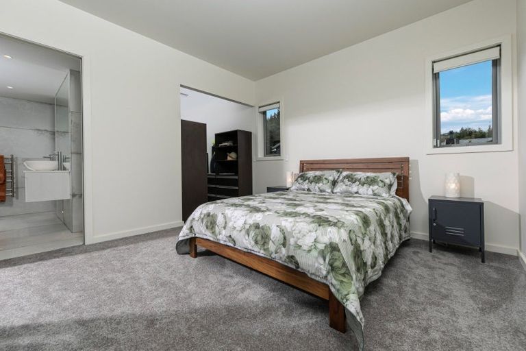 Photo of property in 10 Bevan Place, Wanaka, 9305