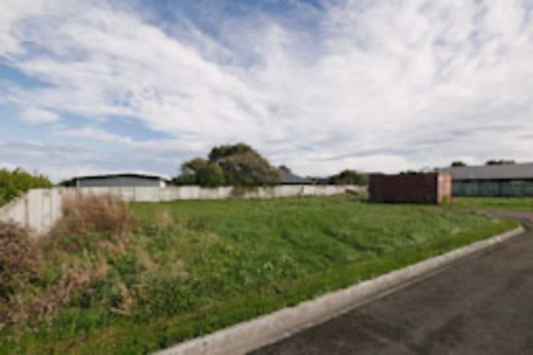 Photo of property in 18 Pegasus Place, Kelvin Grove, Palmerston North, 4414