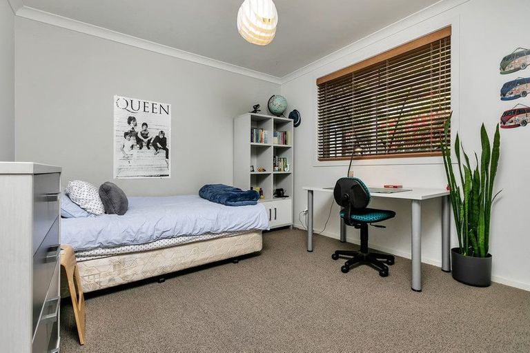 Photo of property in 42 Landing Road, Titirangi, Auckland, 0604