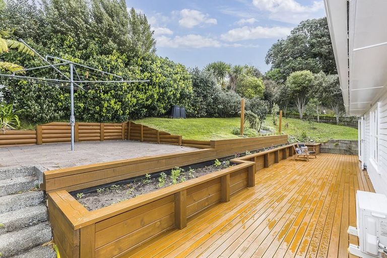 Photo of property in 9 Lane Crescent, Tawa, Wellington, 5028