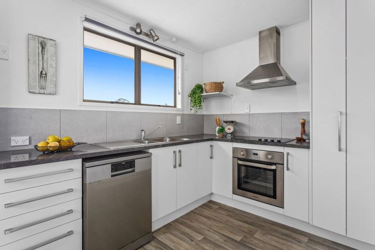 Photo of property in 15 Matipo Place, Edgecumbe, 3120
