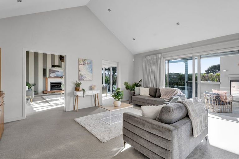 Photo of property in 1 Gleneagles Way, Waiwhakaiho, New Plymouth, 4312