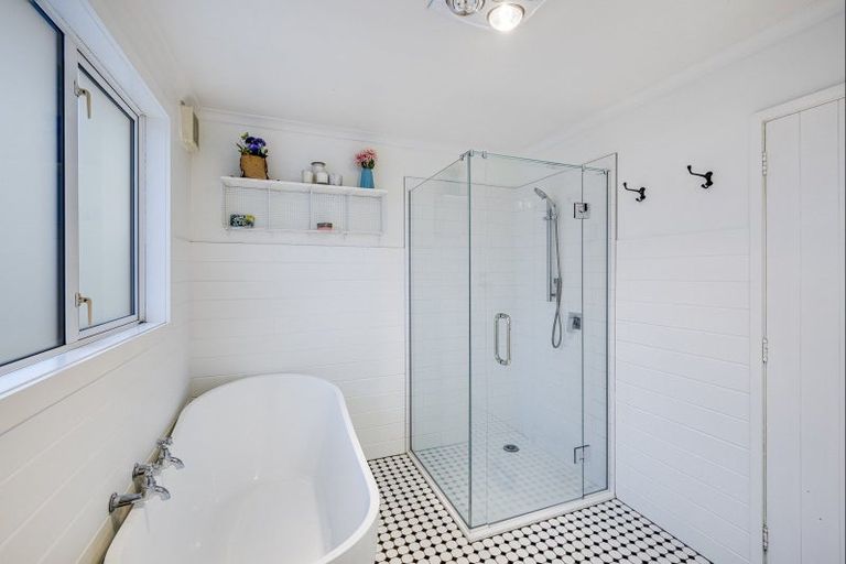 Photo of property in 51 Napier Road, Havelock North, 4130