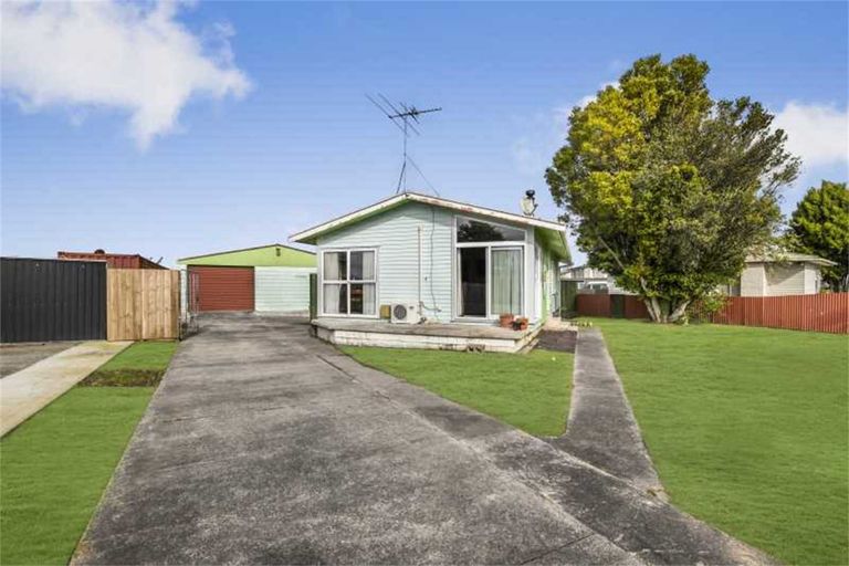 Photo of property in 24 President Avenue, Papakura, 2110