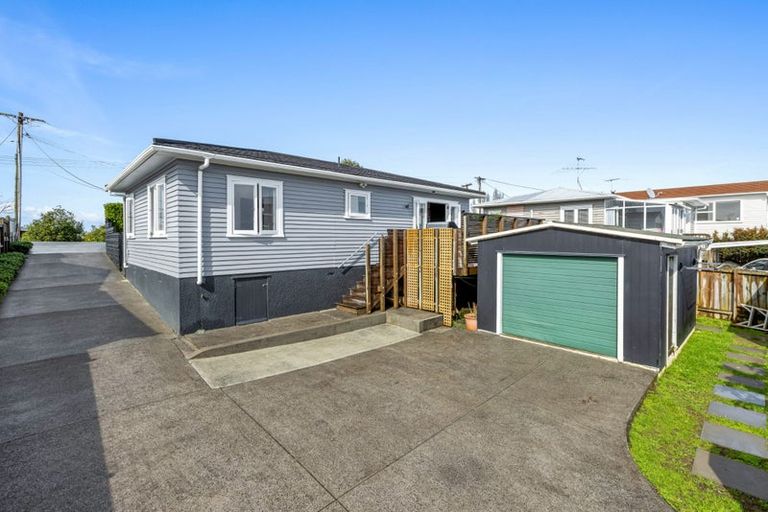 Photo of property in 1/74 College Road, Northcote, Auckland, 0627