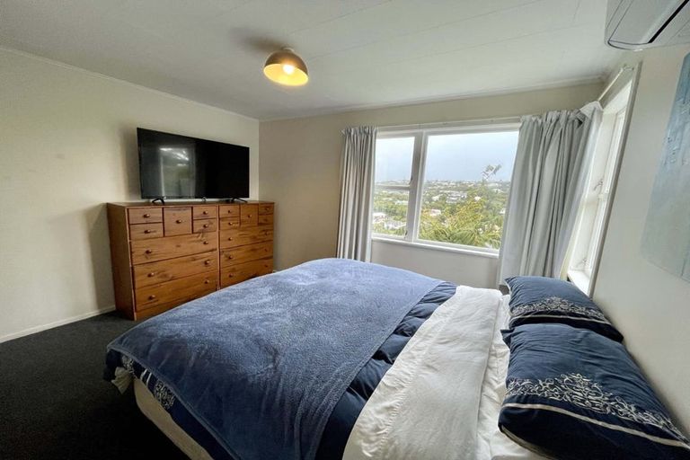 Photo of property in 7 Innes Way, Newlands, Wellington, 6037