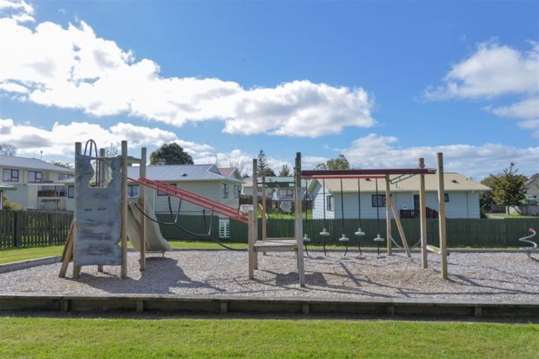 Photo of property in 50 Riserra Drive, Ranui, Auckland, 0612