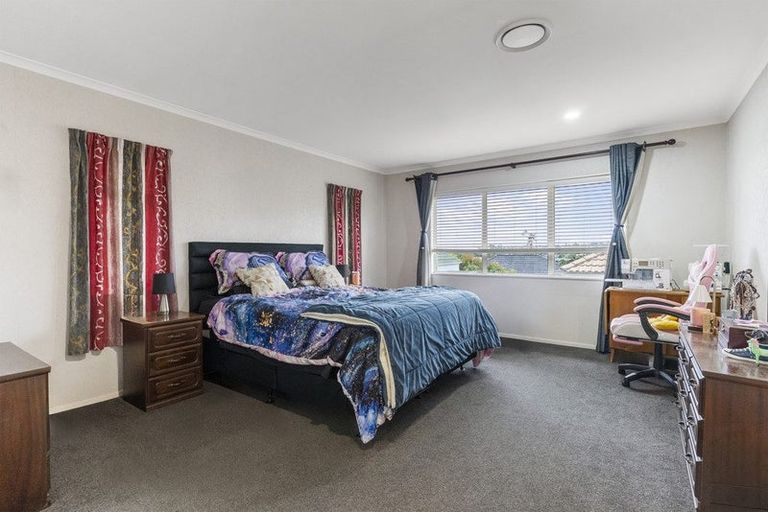 Photo of property in 24 Corta Bella Place, Golflands, Auckland, 2013