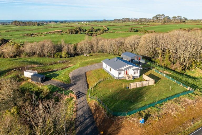 Photo of property in 403 Opunake Road, Cardiff, Stratford, 4391