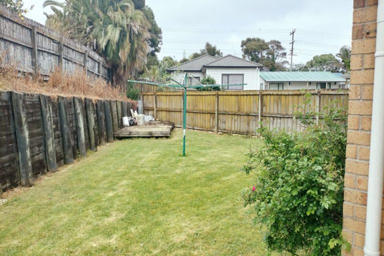 Photo of property in 18 Pyramid Place, Glen Eden, Auckland, 0602