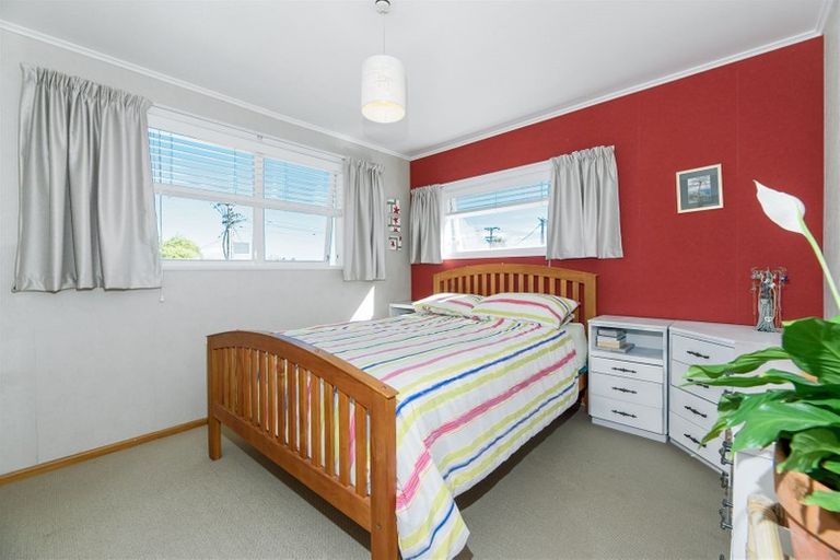 Photo of property in 60 Fairdene Avenue, Henderson, Auckland, 0610