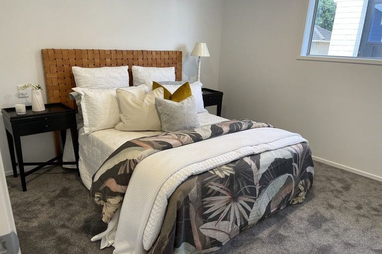 Photo of property in 3/80 Awaroa Road, Sunnyvale, Auckland, 0612