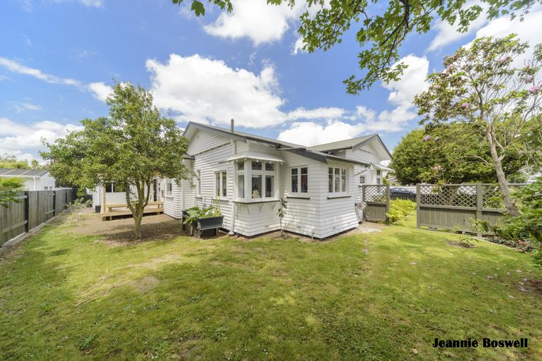 Photo of property in 3 Vivian Street, Palmerston North, 4414