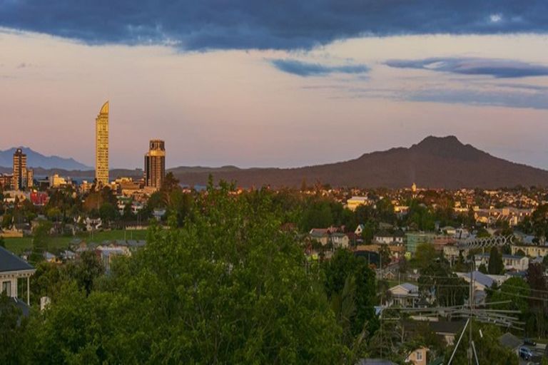 Photo of property in 1/24 Martin Crescent, Northcote, Auckland, 0627