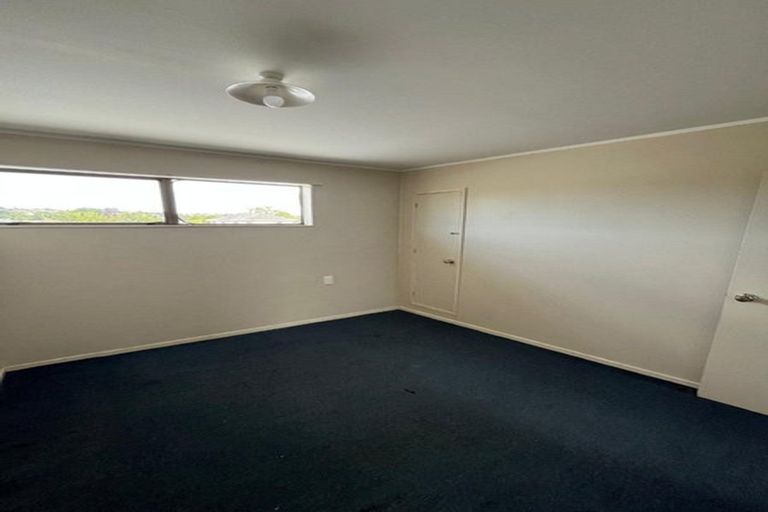 Photo of property in 1/22 Coburg Street, Henderson, Auckland, 0612