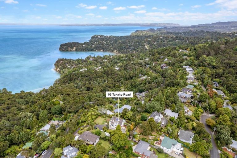 Photo of property in 98 Takahe Road, Titirangi, Auckland, 0604