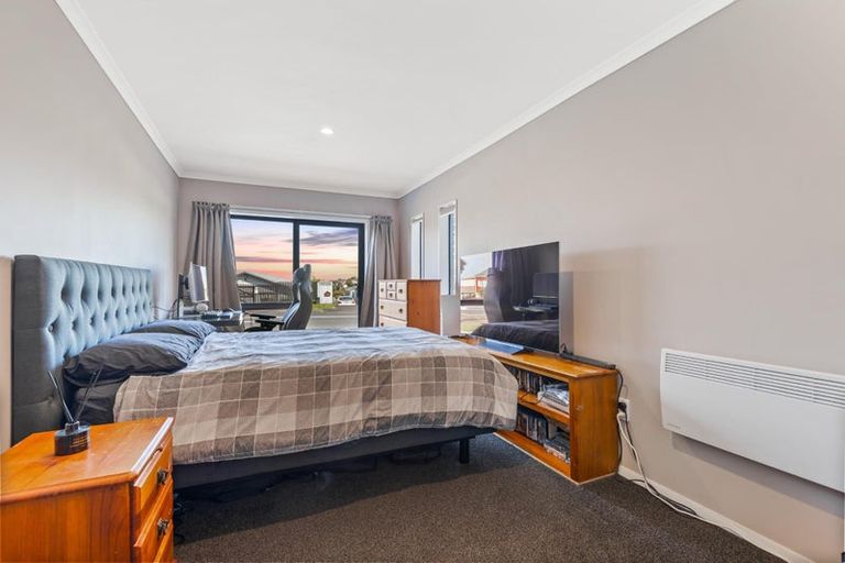 Photo of property in 50 Garton Drive, Massey, Auckland, 0614