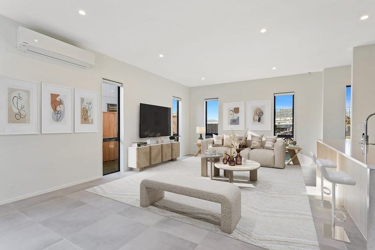 Photo of property in 28 Port Way, Rosehill, 2113
