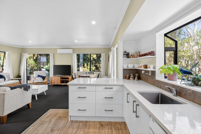 Photo of property in 2/43 Sabulite Road, Kelston, Auckland, 0602