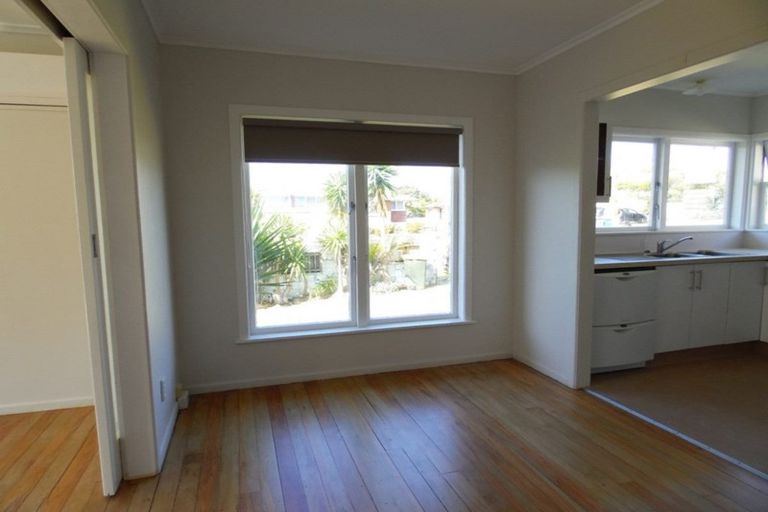 Photo of property in 81 Royal View Road, Te Atatu South, Auckland, 0610