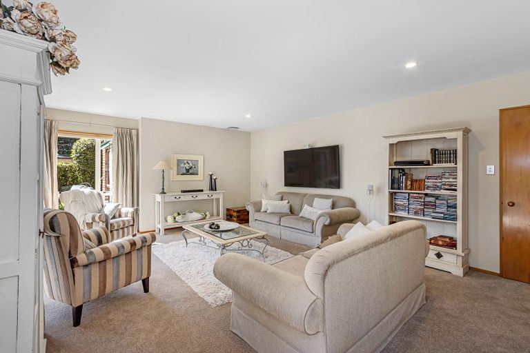 Photo of property in 2/43 Dee Street, St Albans, Christchurch, 8014