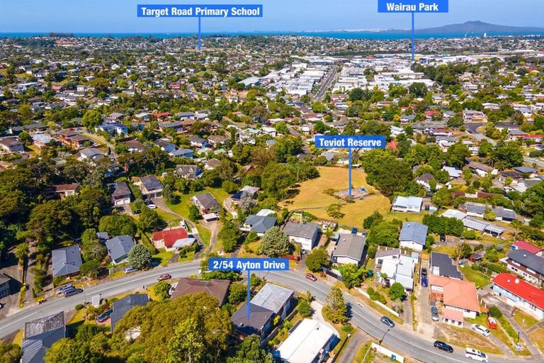 Photo of property in 2/54 Ayton Drive, Totara Vale, Auckland, 0629