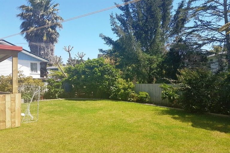 Photo of property in 16 Ivy Place, Birkdale, Auckland, 0626