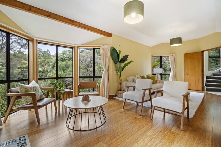 Photo of property in 15 Trelawny Place, Hillcrest, Auckland, 0627