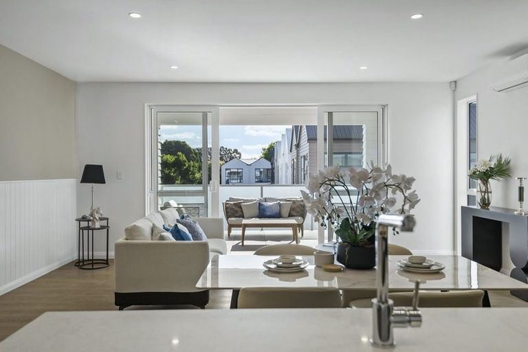 Photo of property in 4 Yellow Pear Lane, Karaka, 2578