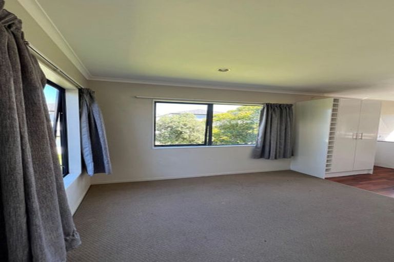 Photo of property in 5 Sherwood Avenue, Te Atatu South, Auckland, 0610
