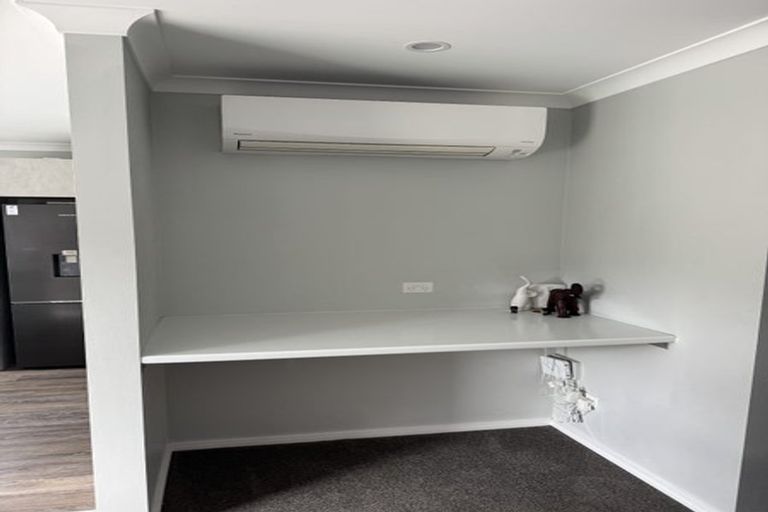 Photo of property in 92 Endeavour Drive, Whitby, Porirua, 5024