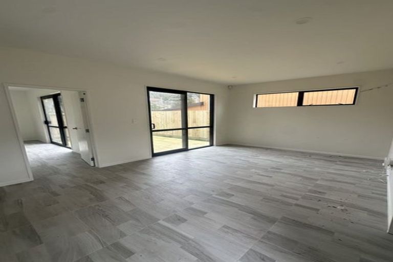 Photo of property in 15 Lowtherhurst Road, Massey, Auckland, 0614