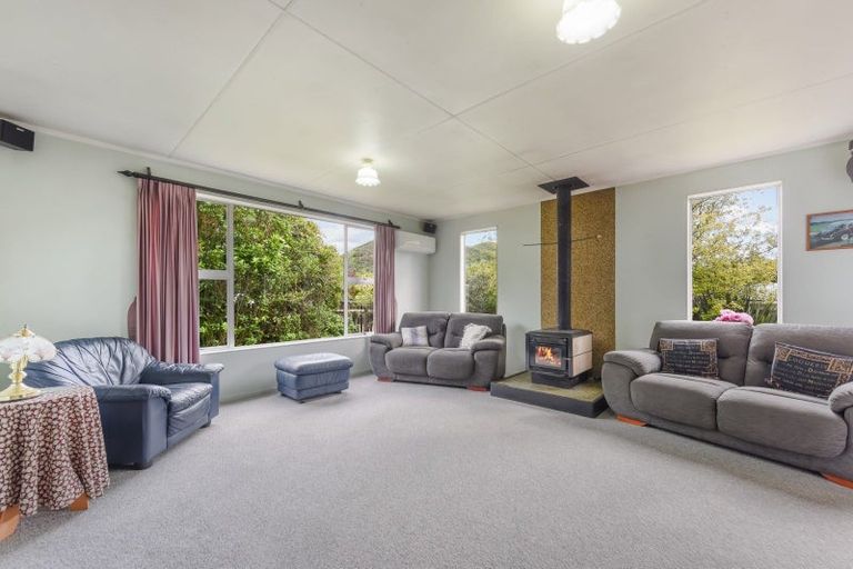 Photo of property in 203 Waikawa Road, Waikawa, Picton, 7220