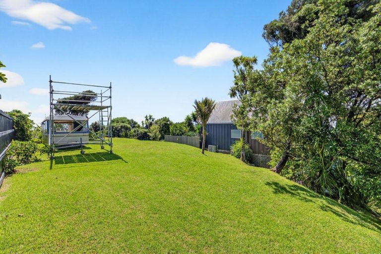 Photo of property in 72 Domain Crescent, Muriwai, 0881