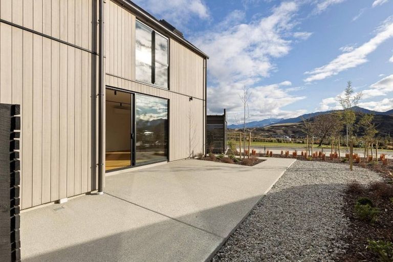 Photo of property in 7 Crossfall Lane, Jacks Point, 9371