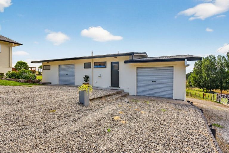 Photo of property in 1222 Taihape Road, Sherenden, Hastings, 4179