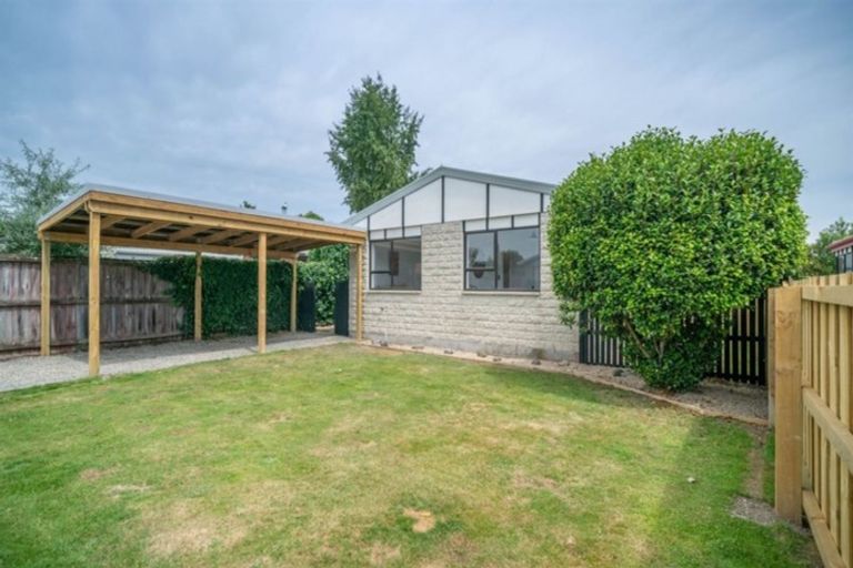 Photo of property in 92c/2 Englefield Road, Northwood, Christchurch, 8051