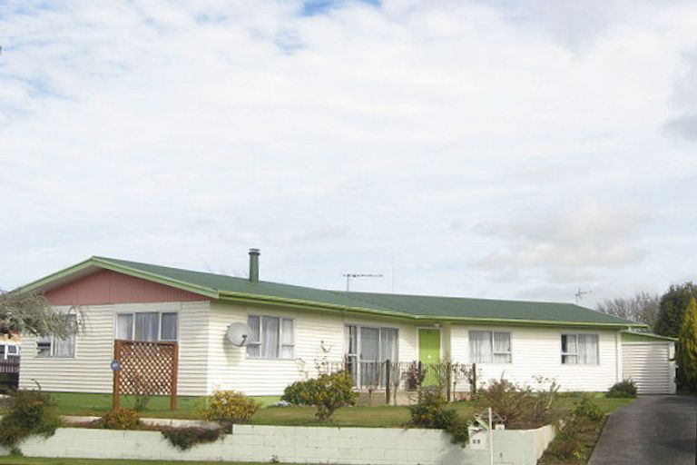 Photo of property in 21 Oberon Street, Stratford, 4332