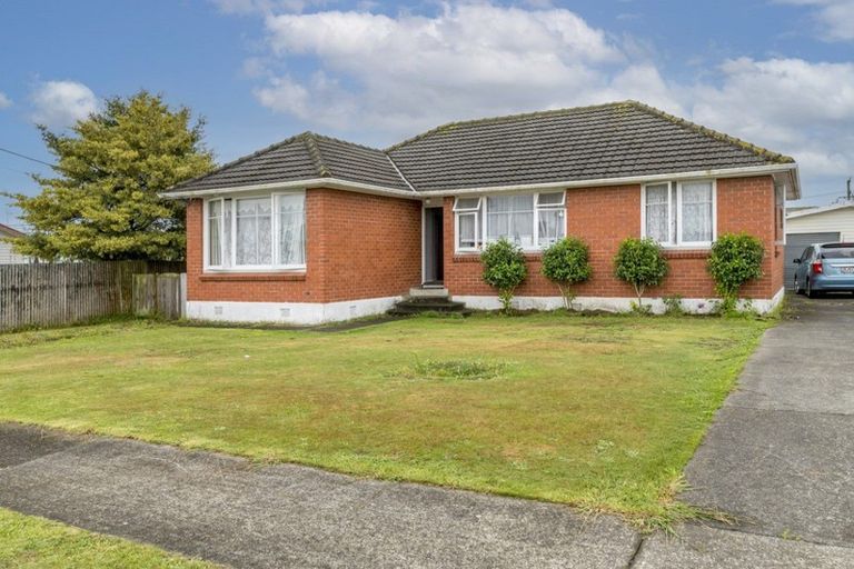 Photo of property in 1 Kauri Street, Levin, 5510