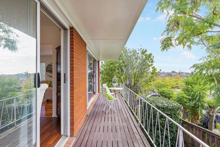 Photo of property in 18 Leewood Place, Pakuranga Heights, Auckland, 2010