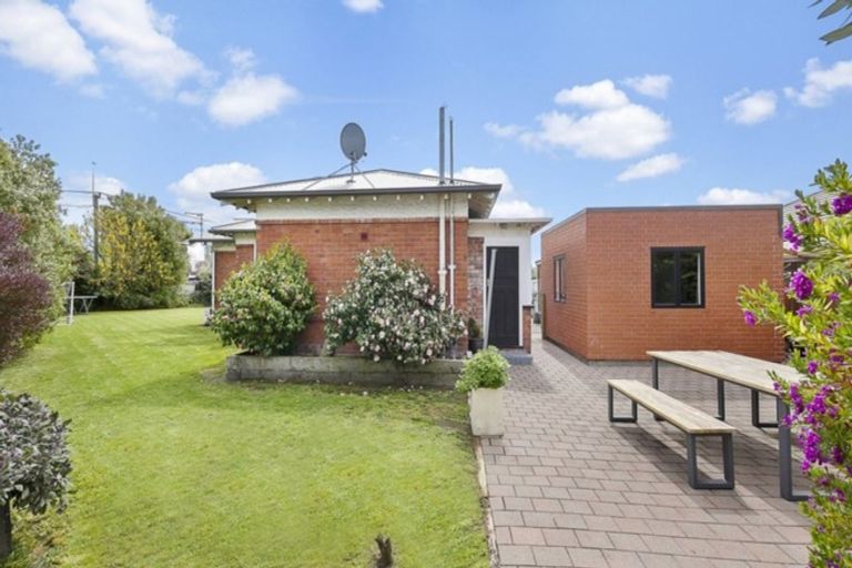 Photo of property in 2 Gamblins Road, Saint Martins, Christchurch, 8022