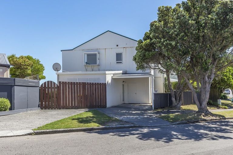 Photo of property in 115 Akaroa Drive, Maupuia, Wellington, 6022